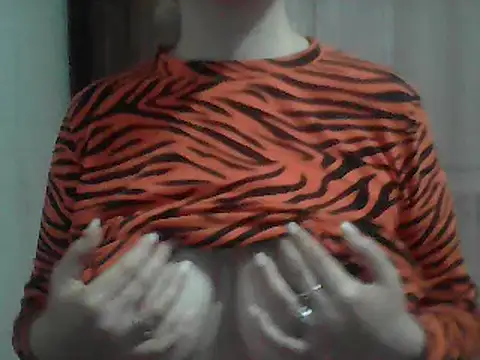 Snapshot of AnaXBerry chatting on March 28, 2026, 6:42 pm AnaXBerry online show from March 28, 2026, 6:42 pm