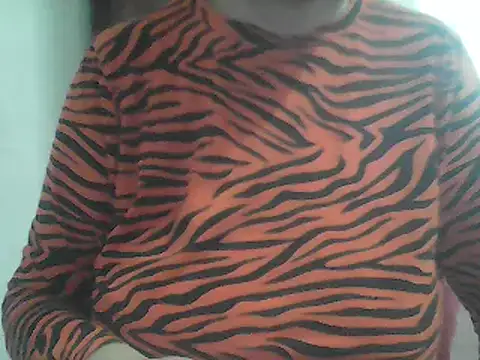 Snapshot of AnaXBerry chatting on April 7, 2026, 6:37 am AnaXBerry online show from April 7, 2026, 6:37 am