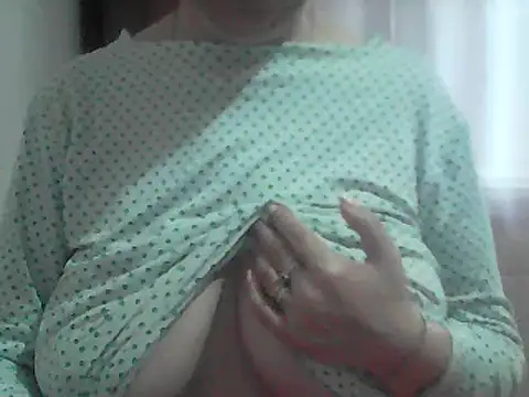 Snapshot of AnaXBerry chatting on March 7, 2026, 6:31 am AnaXBerry online show from March 7, 2026, 6:31 am