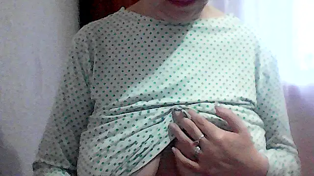 Snapshot of AnaXBerry chatting on January 9, 2026, 6:42 am AnaXBerry online show from January 9, 2026, 6:42 am