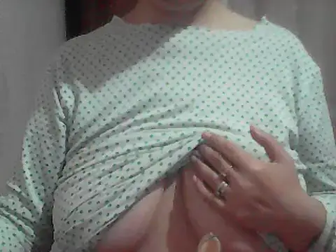 Snapshot of AnaXBerry chatting on April 23, 2026, 6:09 pm AnaXBerry online show from April 23, 2026, 6:09 pm