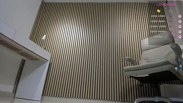 lulu 072 online show from March 12, 2025, 2:23 pm