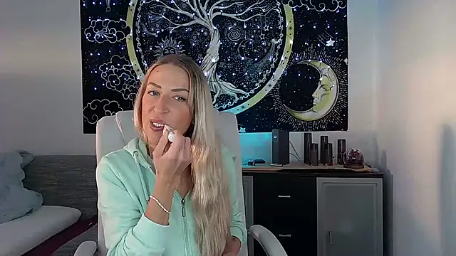 SexxyLiviaa online show from September 29, 2025, 4:01 pm