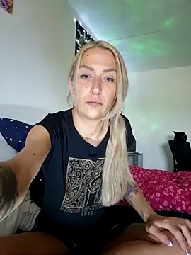 SexxyLiviaa online show from May 22, 2026, 4:32 am