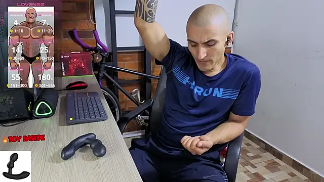 Snapshot of Marck_Muscle chatting on April 21, 2026, 11:55 pm Marck Muscle online show from April 21, 2026, 11:55 pm