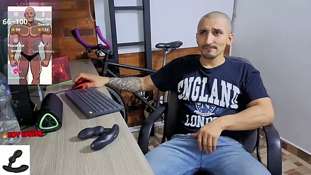Snapshot of Marck_Muscle chatting on May 17, 2026, 4:01 am Marck Muscle online show from May 17, 2026, 4:01 am