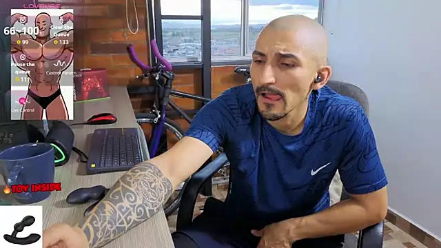 Snapshot of Marck_Muscle chatting on May 25, 2026, 11:03 pm Marck Muscle online show from May 25, 2026, 11:03 pm