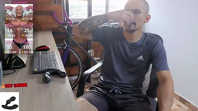 Snapshot of Marck_Muscle chatting on May 26, 2026, 10:19 pm Marck Muscle online show from May 26, 2026, 10:19 pm