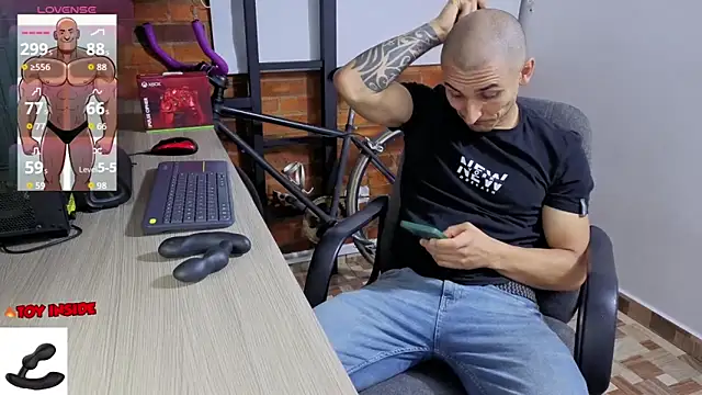 Snapshot of Marck_Muscle chatting on May 11, 2026, 1:29 am Marck Muscle online show from May 11, 2026, 1:29 am