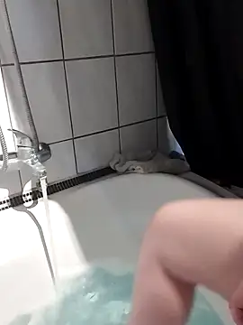 Isabella Geney online show from March 31, 2026, 7:32 am