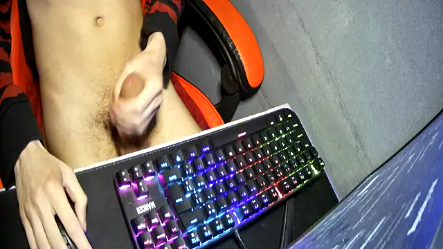 Snapshot of hotteen18cm chatting on October 10, 2025, 10:10 pm hotteen18cm online show from October 10, 2025, 10:10 pm