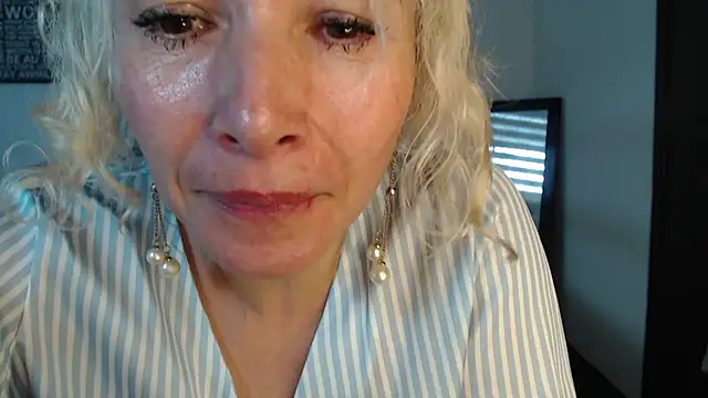 Snapshot of Ingridbergman chatting on February 17, 2025, 1:22 pm Ingridbergman online show from February 17, 2025, 1:22 pm
