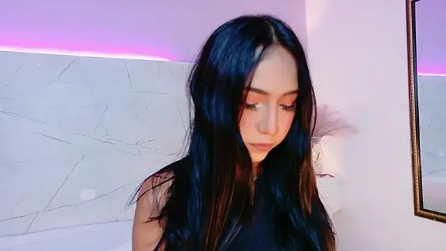 AbrilBrent online show from November 14, 2025, 8:23 pm