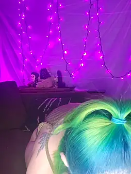 EverlyEster online show from May 16, 2026, 3:49 am