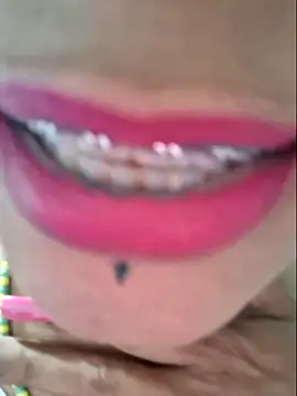 gatadeojosclaros online show from April 15, 2026, 3:12 am