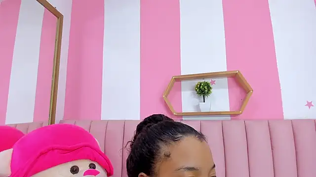 ISABELLA 020 online show from May 16, 2026, 12:04 pm