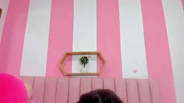 ISABELLA 020 online show from February 9, 2026, 11:52 am