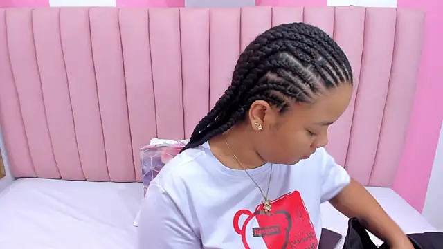 ISABELLA 020 online show from March 18, 2025, 11:33 am