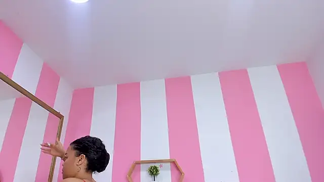 ISABELLA 020 online show from May 15, 2026, 11:52 am