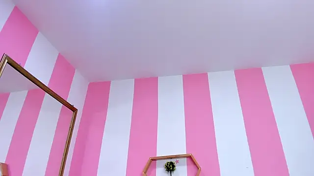ISABELLA 020 online show from April 28, 2026, 12:42 pm