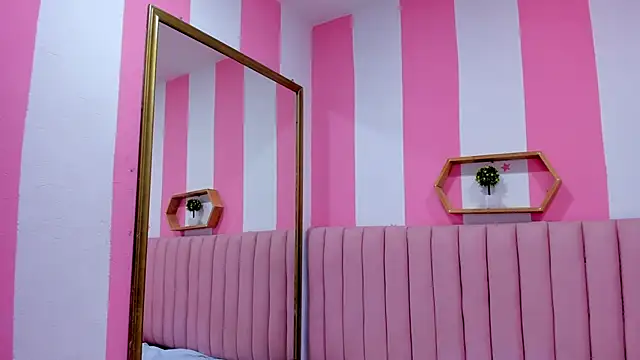 ISABELLA 020 online show from October 27, 2025, 1:34 pm