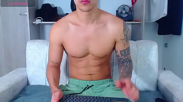 Tristan-bm online show from November 20, 2025, 12:17 pm