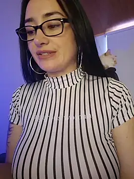 Snapshot of preetypeach chatting on February 10, 2026, 7:57 pm preetypeach online show from February 10, 2026, 7:57 pm