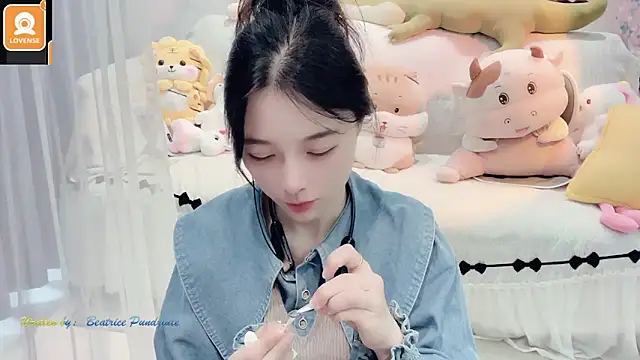 AKiKi711 online show from October 7, 2025, 3:18 am