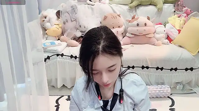 Snapshot of AKiKi711 chatting on May 2, 2026, 5:01 am AKiKi711 online show from May 2, 2026, 5:01 am