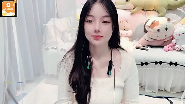 AKiKi711 online show from October 19, 2025, 4:32 pm