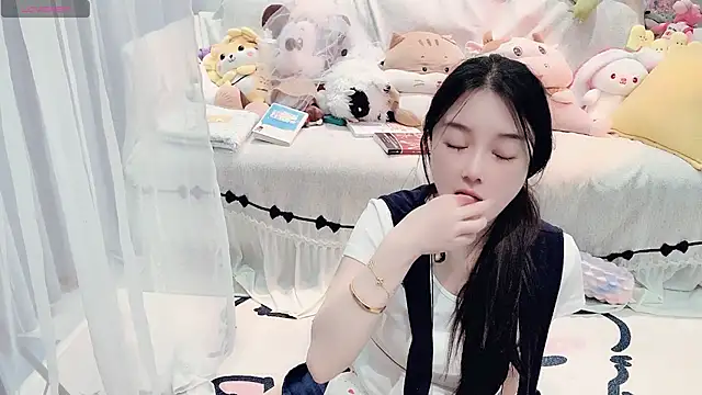 Snapshot of AKiKi711 chatting on April 25, 2026, 2:47 pm AKiKi711 online show from April 25, 2026, 2:47 pm