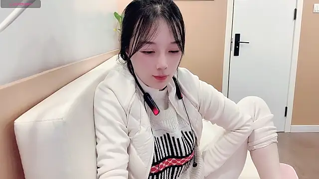 AKiKi711 online show from February 13, 2026, 4:51 pm