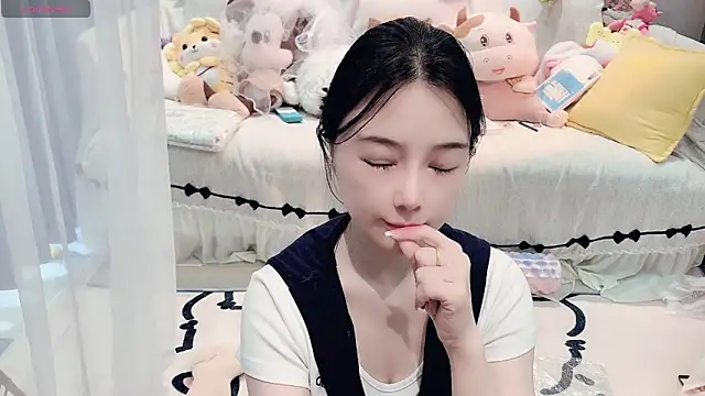 Snapshot of AKiKi711 chatting on April 19, 2026, 4:24 am AKiKi711 online show from April 19, 2026, 4:24 am