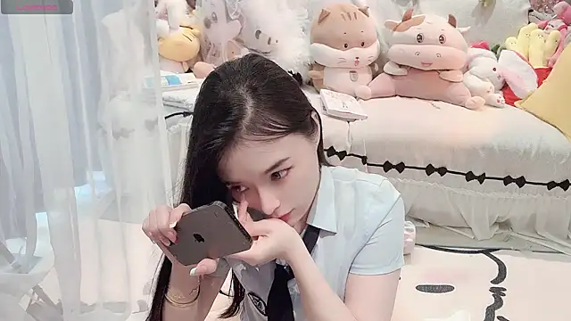 Snapshot of AKiKi711 chatting on May 6, 2026, 4:49 am AKiKi711 online show from May 6, 2026, 4:49 am