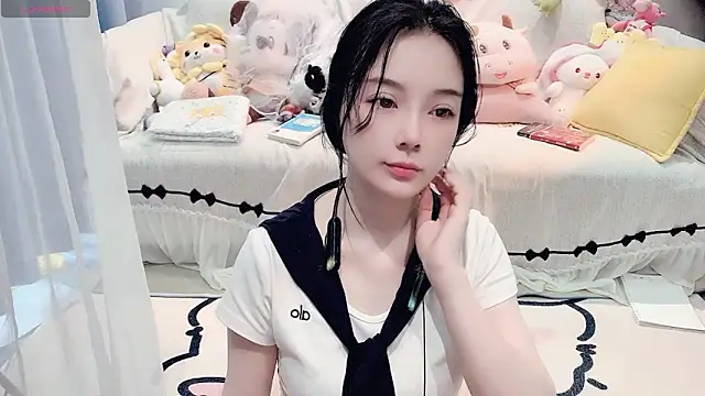 Snapshot of AKiKi711 chatting on April 24, 2026, 4:47 am AKiKi711 online show from April 24, 2026, 4:47 am