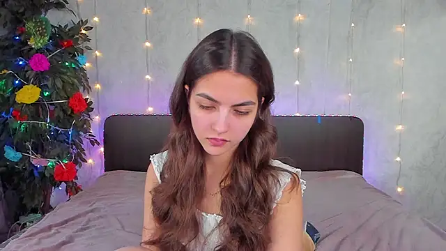 Milana Crystal  online show from May 18, 2026, 7:13 am
