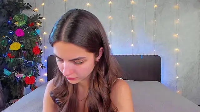 Milana Crystal  online show from May 20, 2026, 12:46 pm