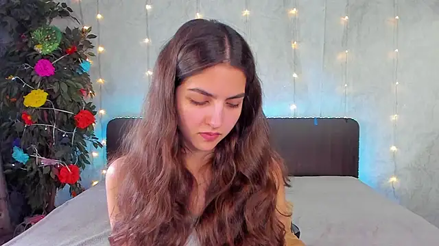 Milana Crystal  online show from May 26, 2026, 7:17 am