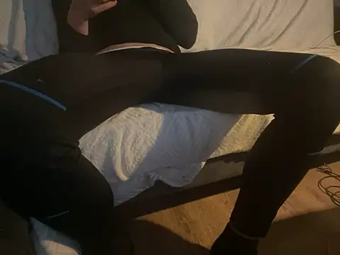 kiksnap-meistro5 online show from February 27, 2025, 5:05 pm