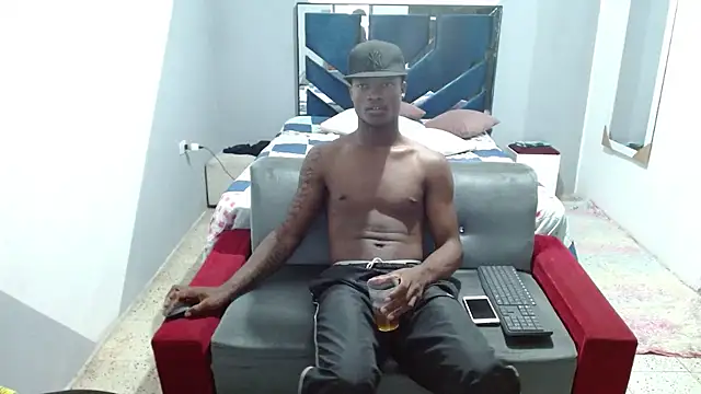 MiguelAngelxl online show from October 27, 2025, 4:41 pm