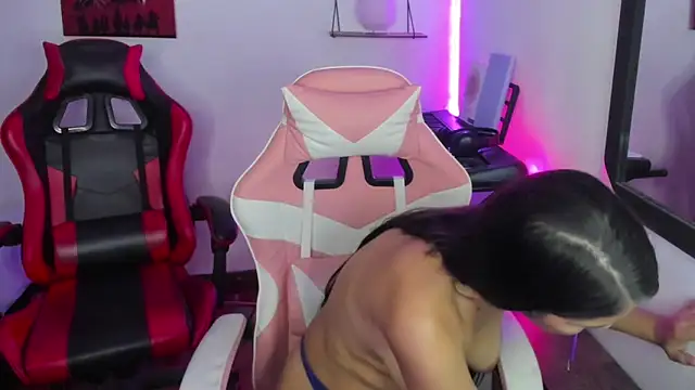 Snapshot of jessi_and_boy chatting on February 19, 2026, 4:15 pm jessi and boy online show from February 19, 2026, 4:15 pm