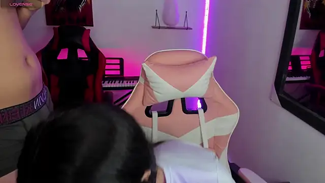 jessi and boy online show from March 4, 2026, 3:42 pm