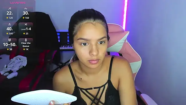 Snapshot of jessi_and_boy chatting on February 2, 2026, 2:43 am jessi and boy online show from February 2, 2026, 2:43 am