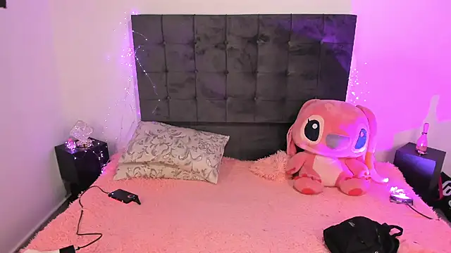 Kylie2211 online show from October 24, 2025, 3:16 am