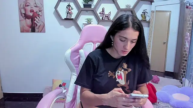 SharonSander online show from May 7, 2026, 12:26 am