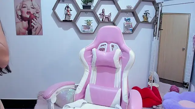 SharonSander online show from May 15, 2026, 11:03 pm