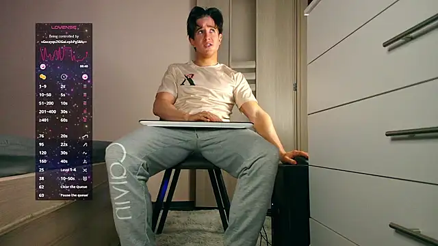 Snapshot of ChristianLevine_ chatting on March 17, 2026, 7:33 am ChristianLevine online show from March 17, 2026, 7:33 am