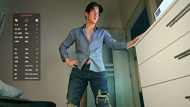 Snapshot of ChristianLevine_ chatting on April 11, 2026, 8:12 pm ChristianLevine online show from April 11, 2026, 8:12 pm