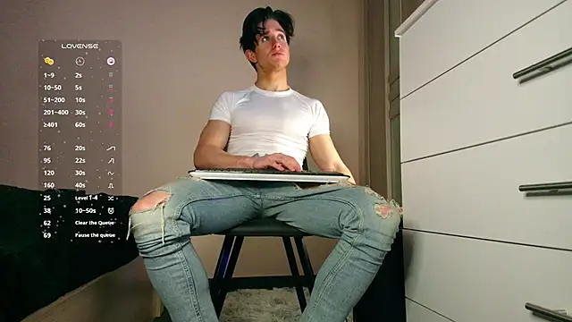 Snapshot of ChristianLevine_ chatting on March 27, 2026, 8:26 am ChristianLevine online show from March 27, 2026, 8:26 am