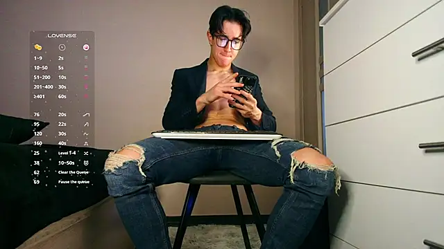 Snapshot of ChristianLevine_ chatting on April 1, 2026, 7:33 pm ChristianLevine online show from April 1, 2026, 7:33 pm